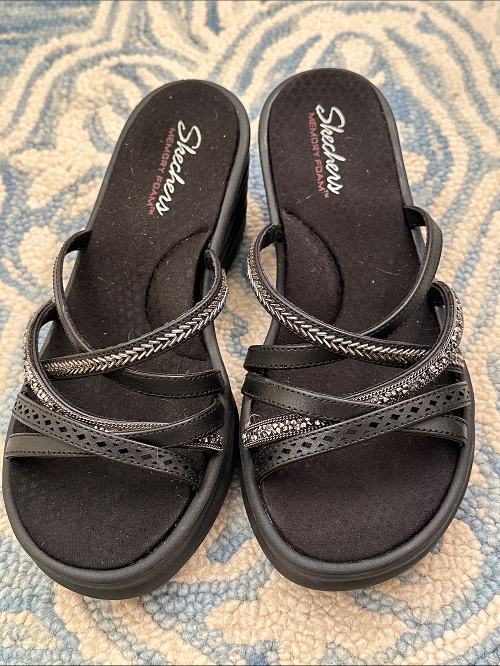 Skechers Women's Black Decorative Strap Slide Sandals size 9 wide.
